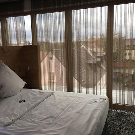 Hotel Zum Hirsch Wertingen Exterior photo