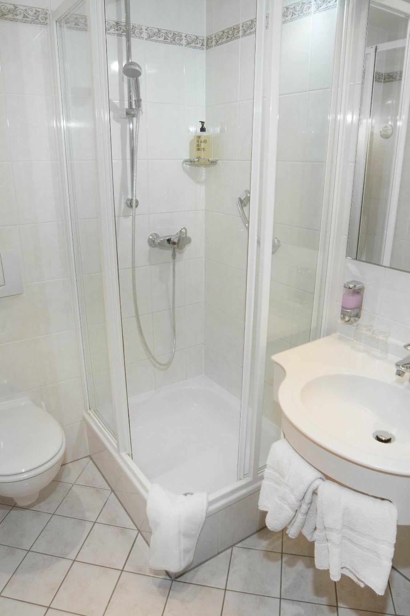Hotel Zum Hirsch Wertingen Room photo