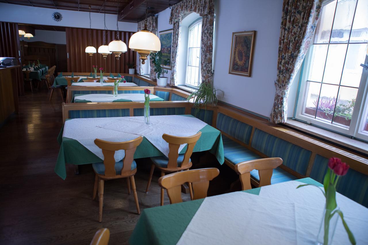 Hotel Zum Hirsch Wertingen Exterior photo